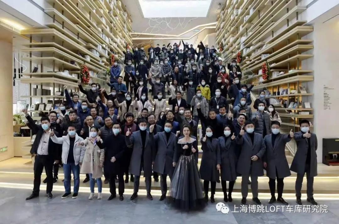 黑河全国一百多人在华侨城汉口道6号参观研讨LOFT专利车库技术！